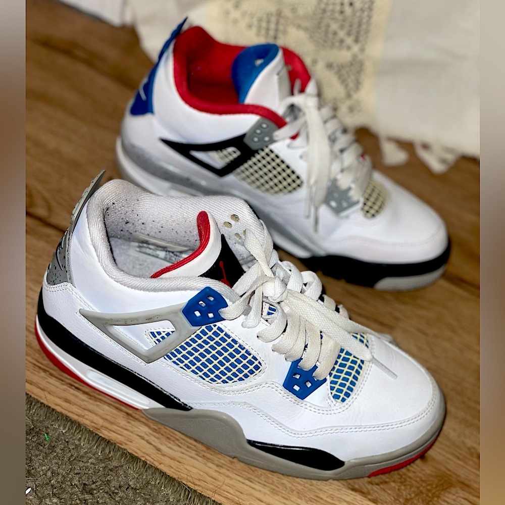 Jordan 4s Retros SE